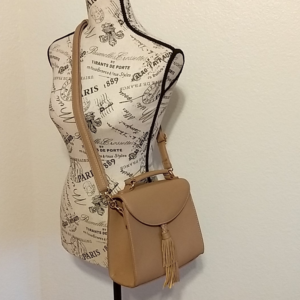 Tan w/gold Accents Purse, EUC